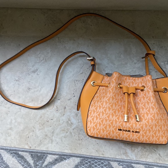 Michael Kors Mini Handbag (NEW WITHOUT TAGS) - Picture 4 of 4